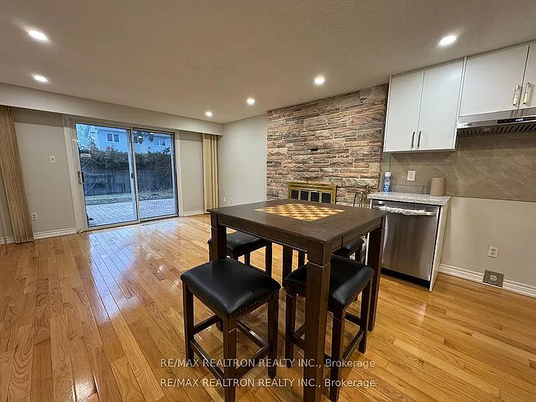 40 Wellpark Blvd #LOWER — Photo 3