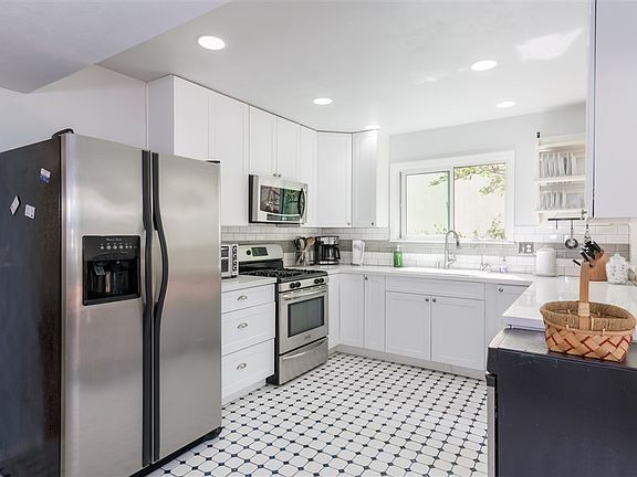 Cabinets, counters and sink freshly installed in 2018