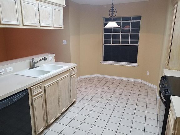 5th image of 2826 Quebec Dr