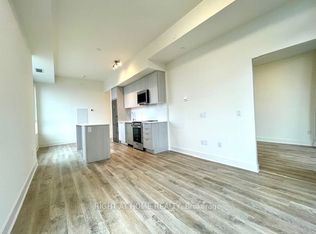185 Deerfield Rd #404, Newmarket, ON L3Y0G7