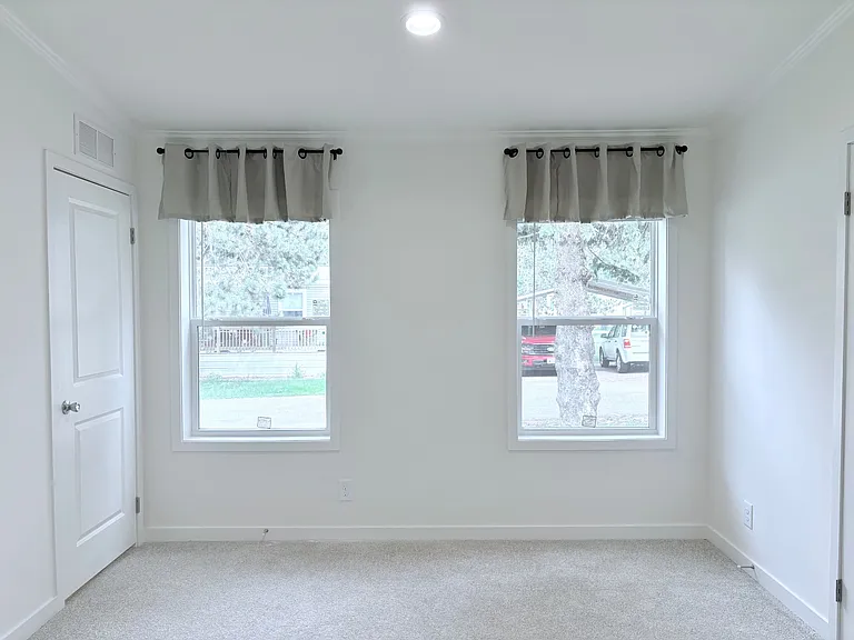 402 Lily Ln — Photo 14