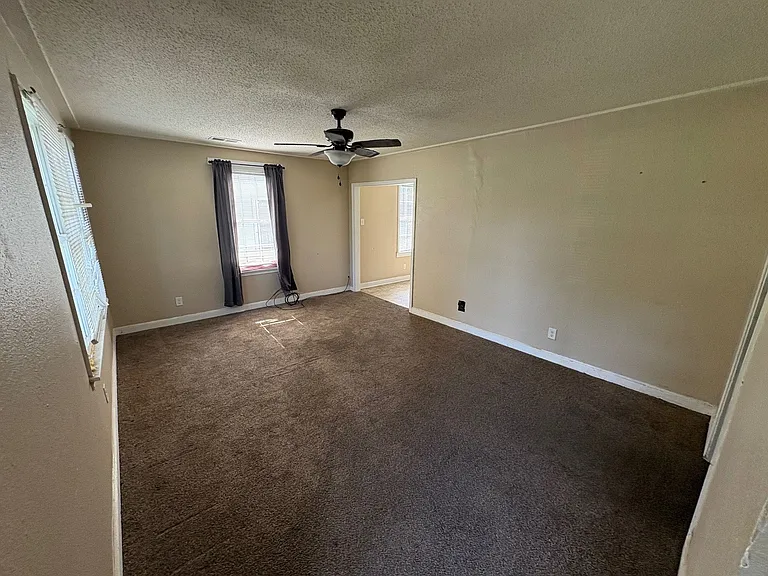 149 E McKellar Ave — Photo 9