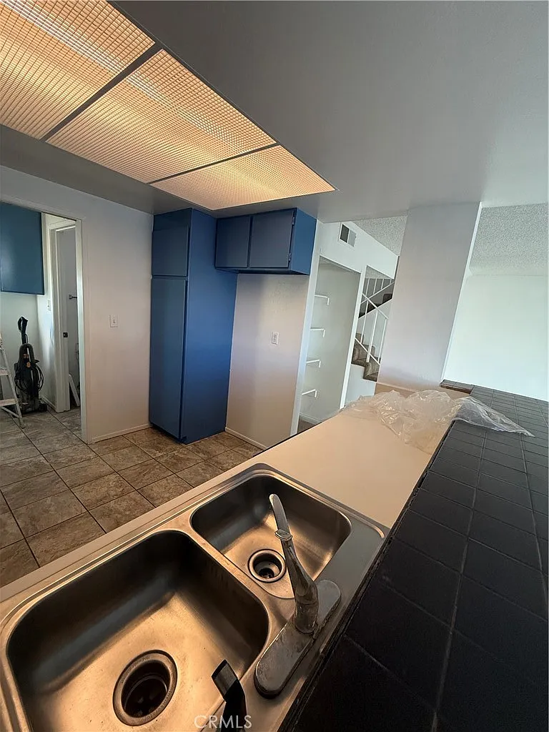 2 bed, 1.5 bath, 1200 sqft, $2,900 — Photo 3