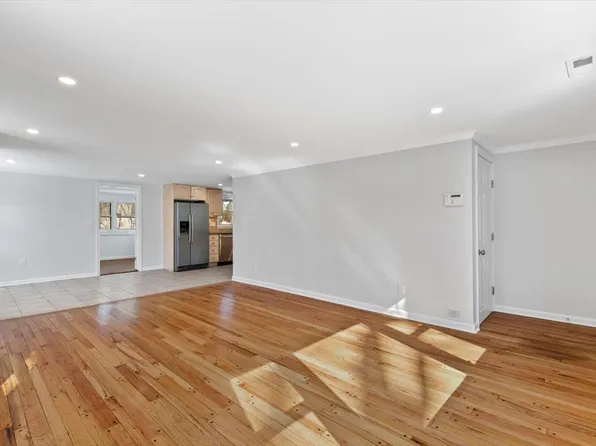 93 Bradley St, North Haven, CT 06473