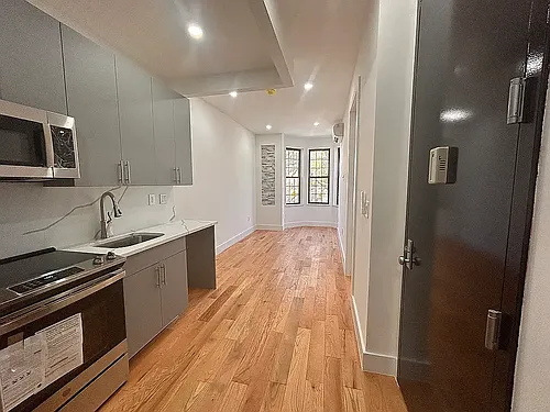 71 Schaefer St #2B Photo 1