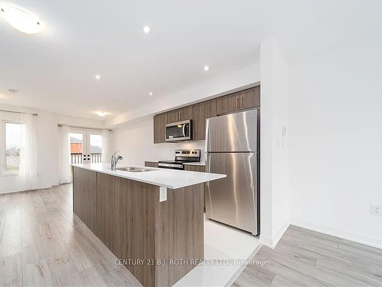 17 Fairlane Ave — Photo 5