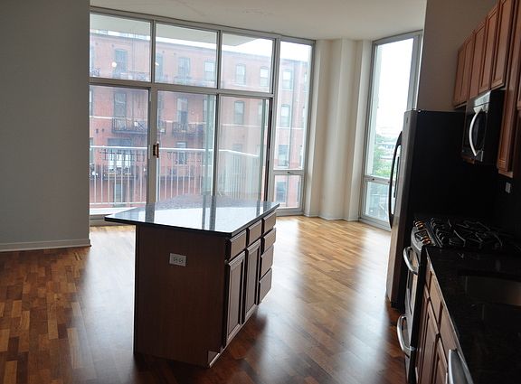 2nd image of 1600 S Indiana Ave Unit 603