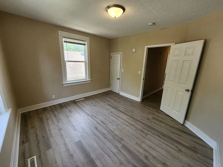 1342 N Broadway Ave #1 — Photo 27