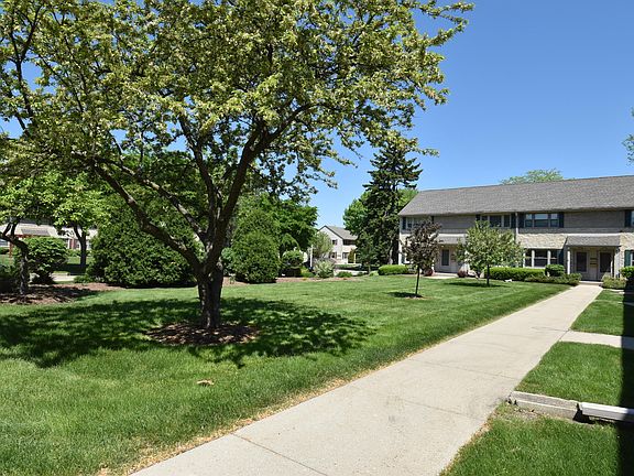 2nd image of 4908 N Shoreland Ave #4908