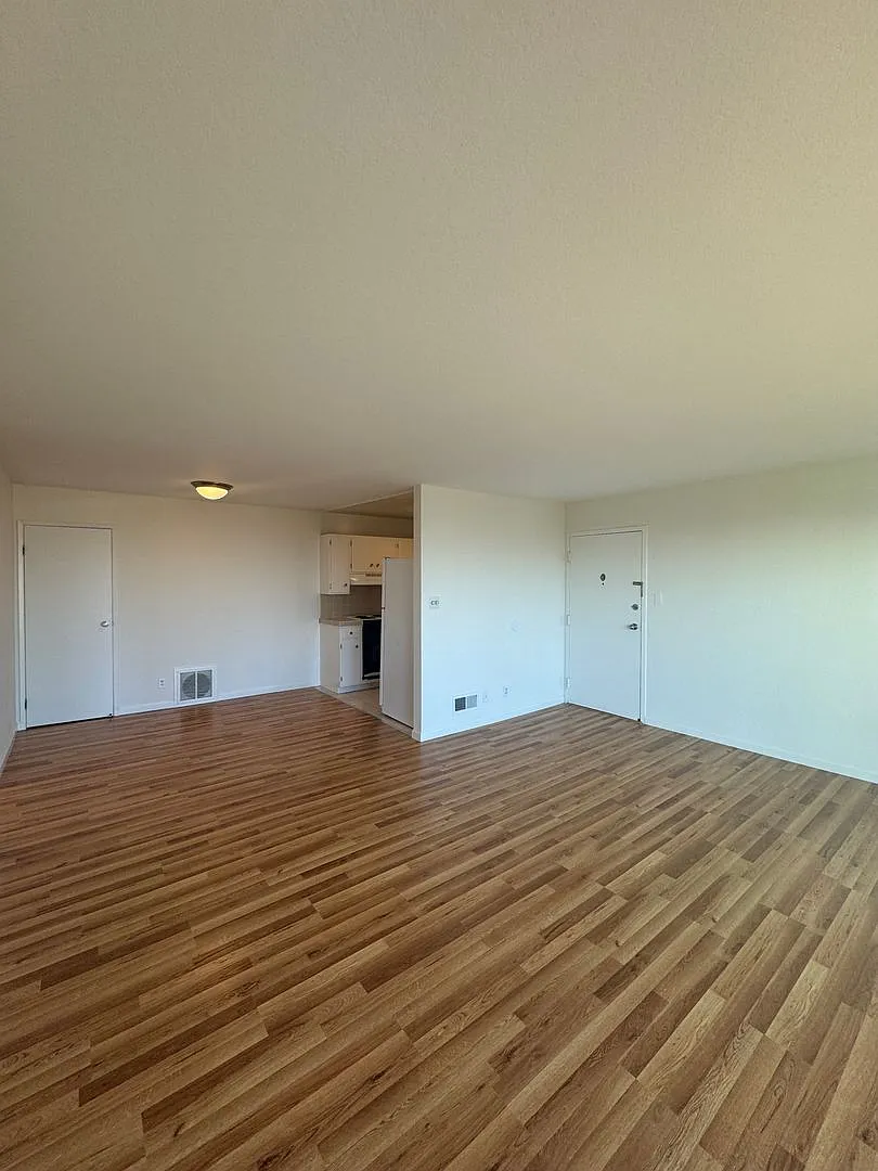 88 Crestline Drive (618r) — Photo 2
