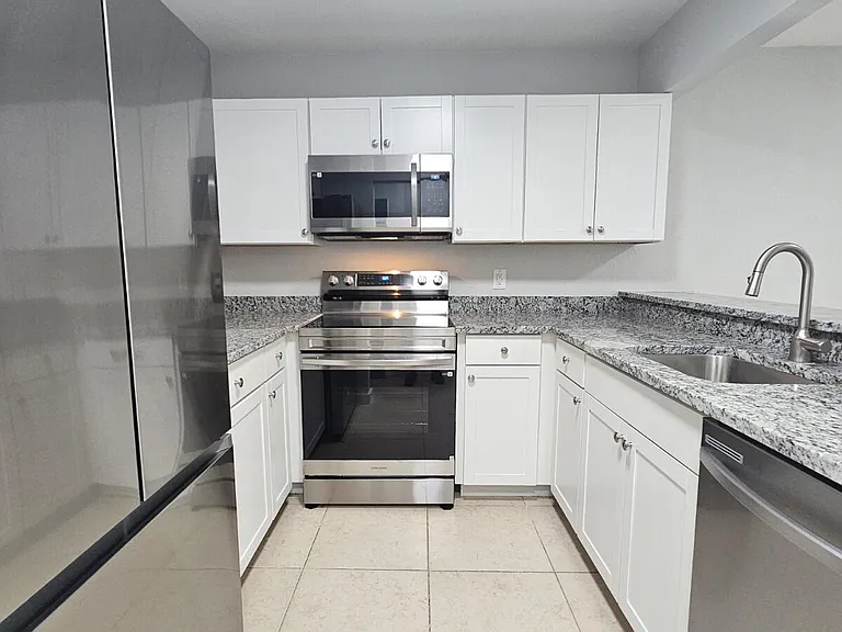 1545 Lake Crystal Dr #D — Photo 2
