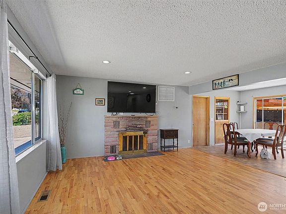 3rd image of 546 Rolfs Court