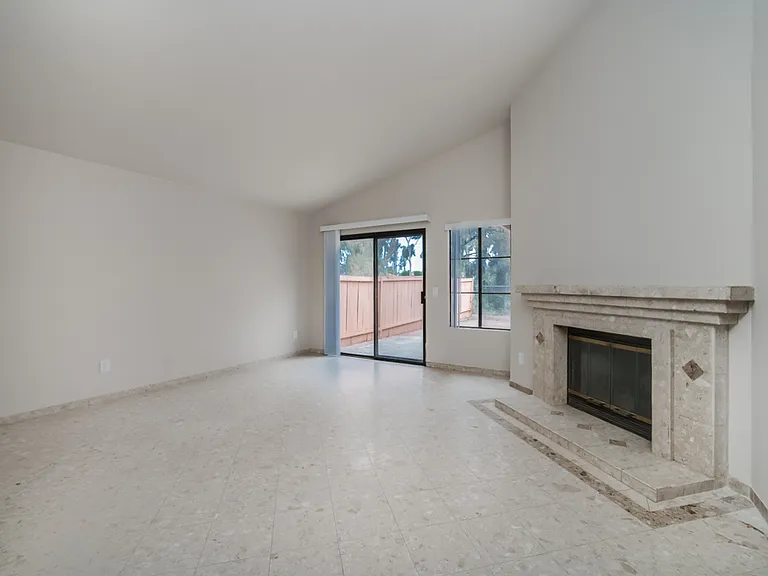 1090 Winding Oak Dr — Photo 4