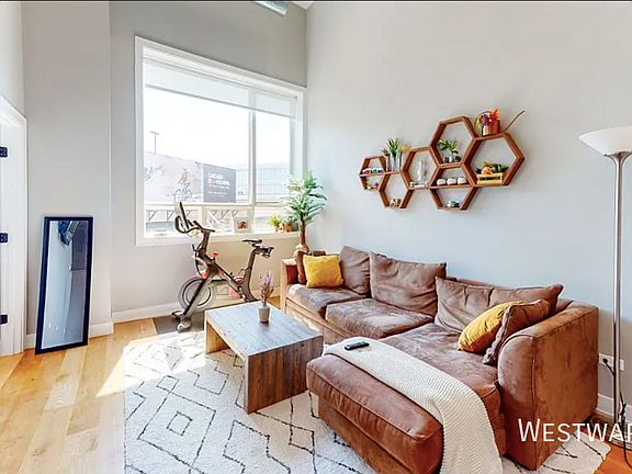 2nd image of 1470 W Webster Ave #204
