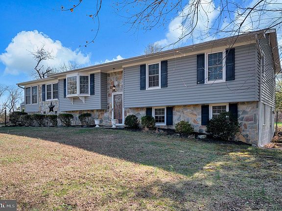 5th image of 48 Belle Plains Rd