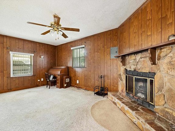 4th image of 2609 Green Bay Dr
