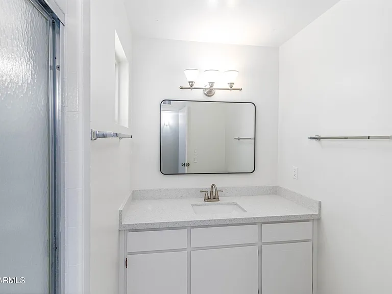 1303 W Devonshire St #1 — Photo 20