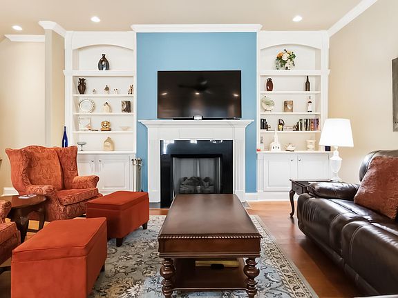 3rd image of 3814 Wentworth Pl