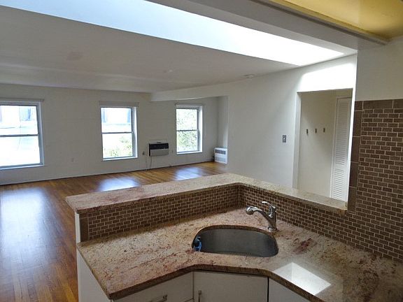 5th image of 144 Columbia Hts APT 4R