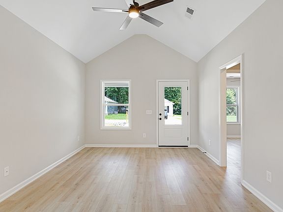 4th image of 200 Center St