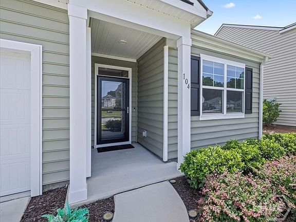 4th image of 104 Coopers Rise