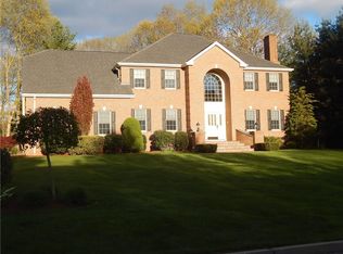 2 Bridle Dr, Lincoln, RI 02865