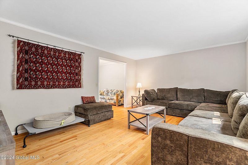 5th image of 309 Burgoyne Road
