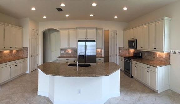 Oversized Kitchen/2 Pantries