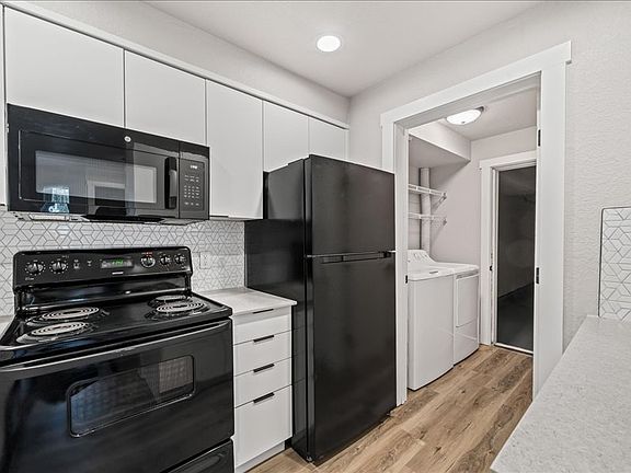 32-Meridian Green Townhomes 17-1--7