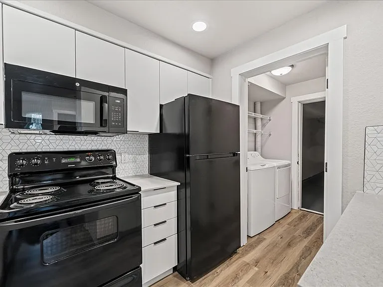 32-Meridian Green Townhomes 17-1--7