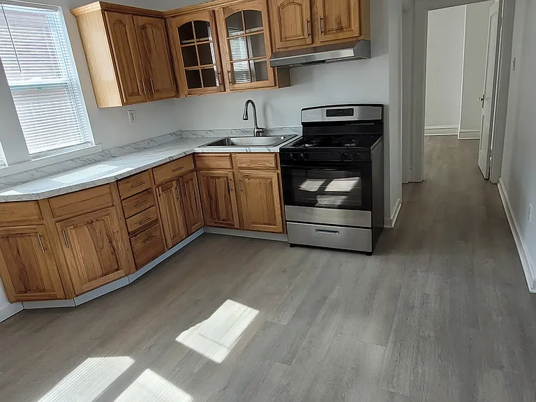 830 W 11th Ave #R — Photo 1