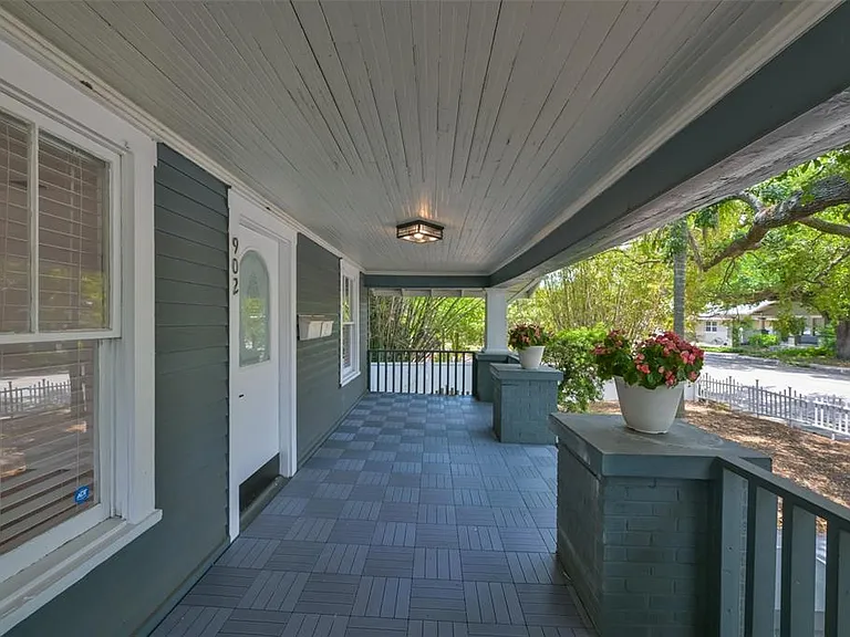 902 W Columbus Dr — Photo 5