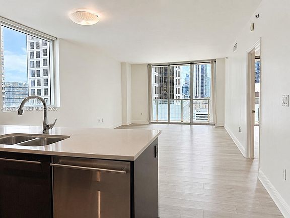 5th image of 55 SE 6th St APT 1510