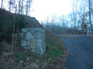 6 Castle Meadow Rd, Newtown, CT 06470