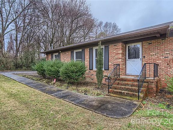 3rd image of 111 Westwood Dr