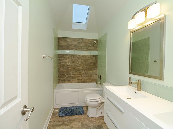 5th image of 17012 Redwood Ct #2