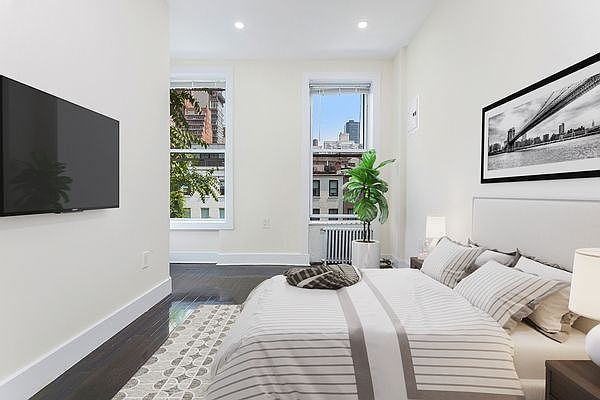 2nd image of 221 E 60th St #4