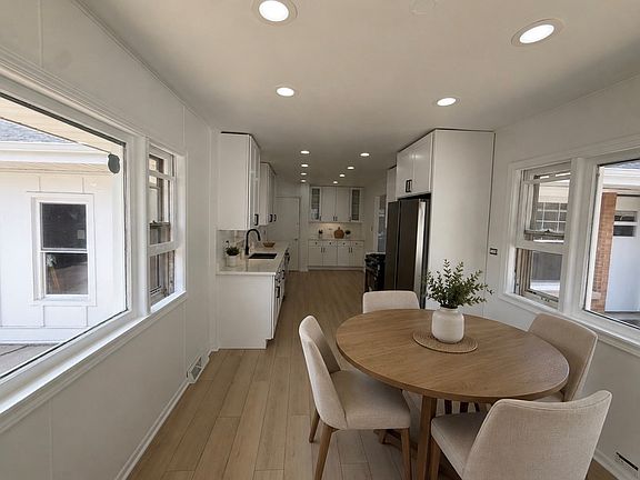 5th image of 3839 Ridgeland Ave