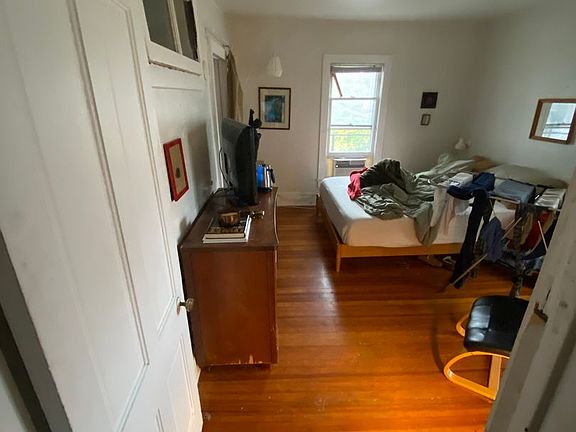 5th image of 731 Bowery St APT 03