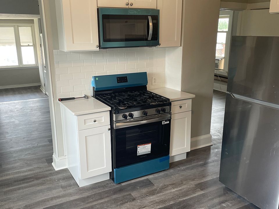 New no-slam cabinets, quartz counters, and stainless steel appliances