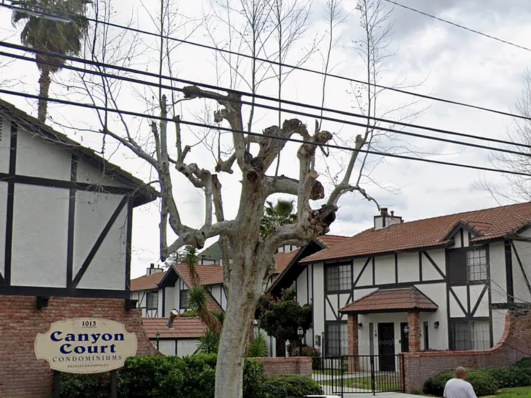1013 W Linden St — Photo 1