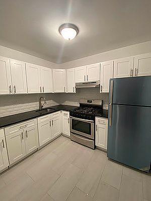 3rd image of 1466 Beach Ave APT 15