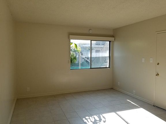 5th image of 12211 Manor Dr APT 10