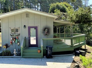 29972 Riverview Dr, Gold Beach, OR 97444