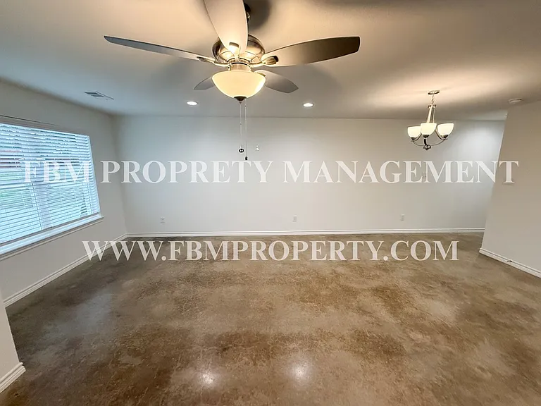 114 E Camden St - Brand New 2 Bedroom, 2 Bathroom Duplex Located in Rice, TX! — Photo 3