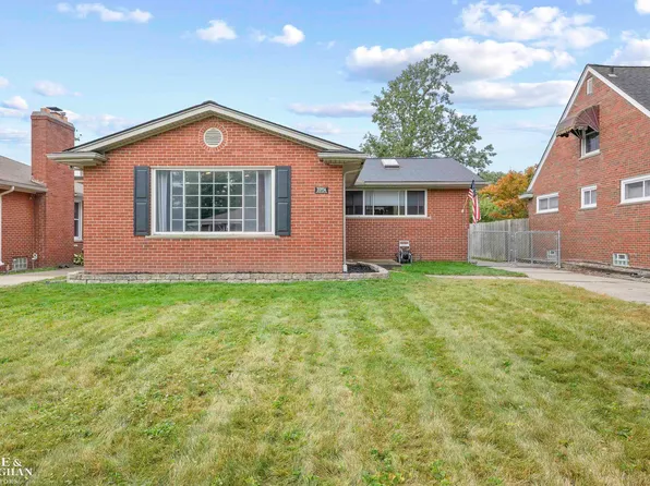 20956 Littlestone Rd, Harper Woods, MI 48225