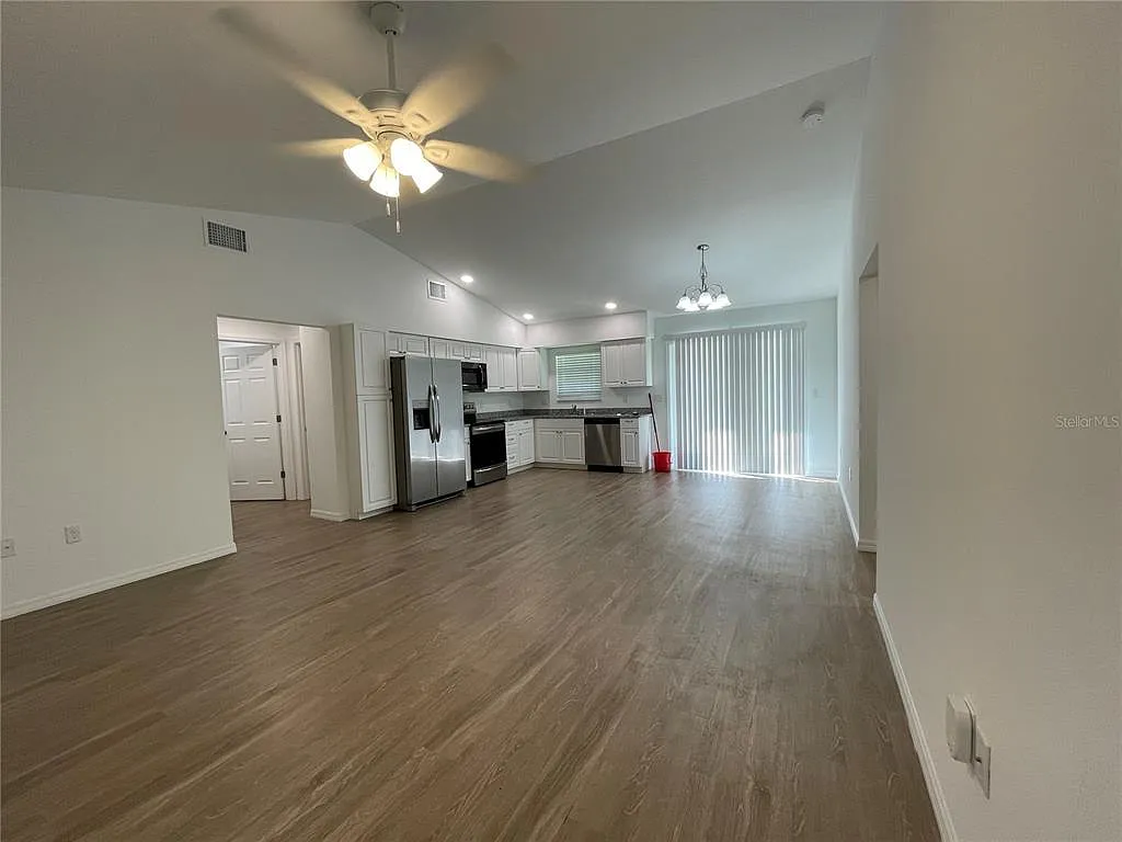 3 bed, 2.0 bath, 1140 sqft, $1,700 — Photo 3