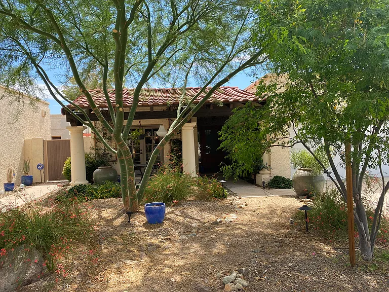 4009 E Dahlia Dr — Photo 1