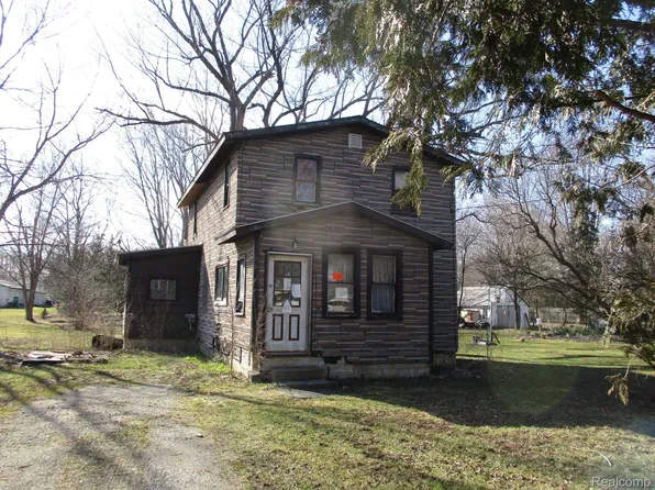 1062 Glendale St, Burton, MI 48509