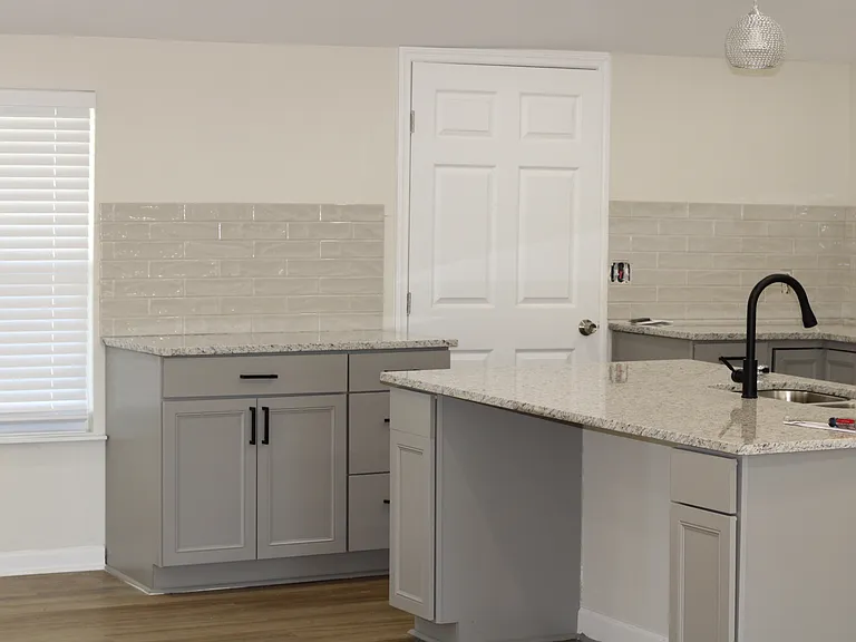 122 Memorial Dr — Photo 3